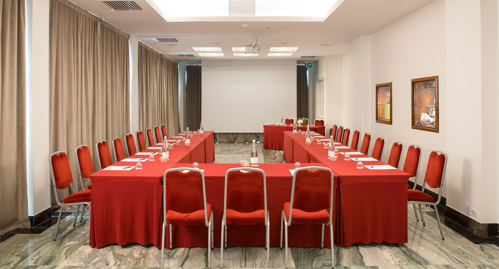 media.hotel_continental_rimini_sala_meetin_congressi2000x1080