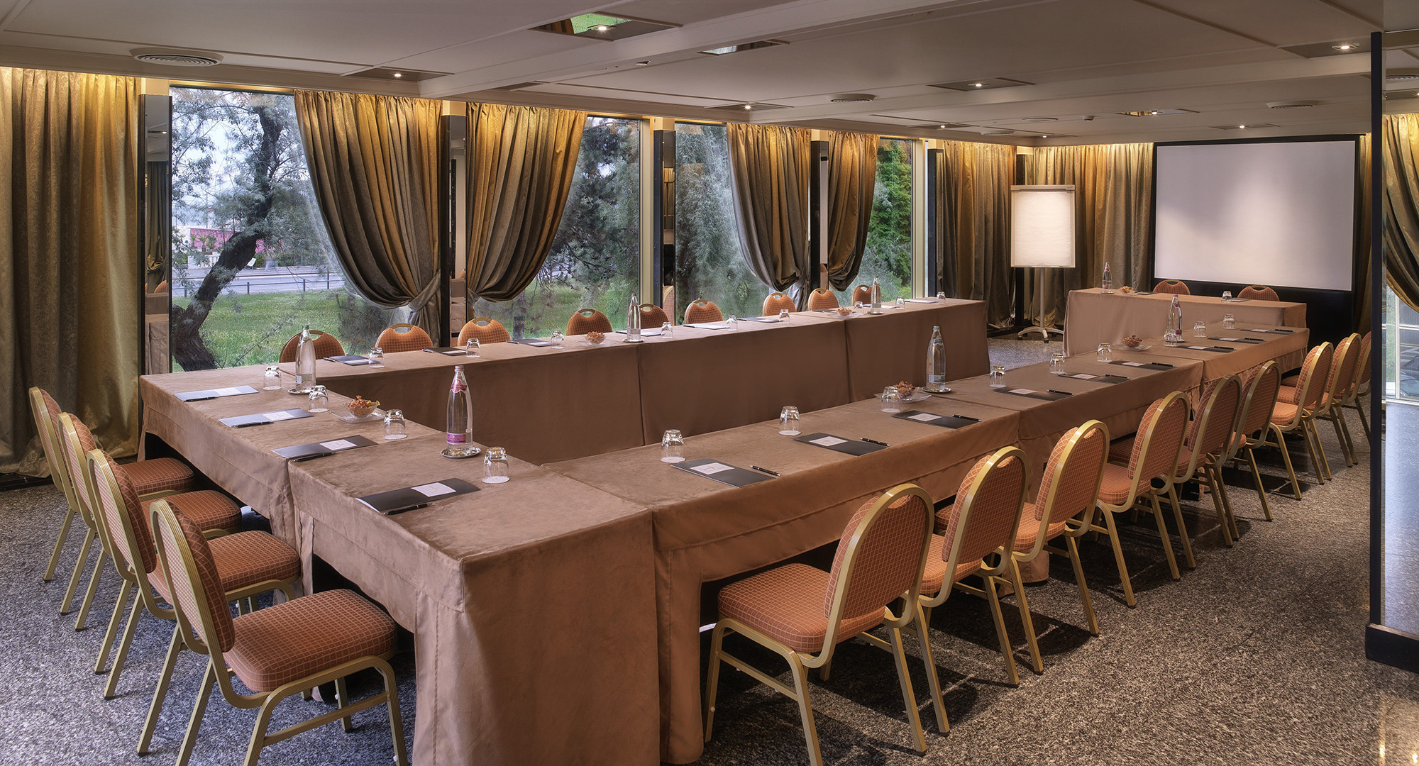 media.hotel_ambasciatori_rimini_sala_ametista_2000x1080