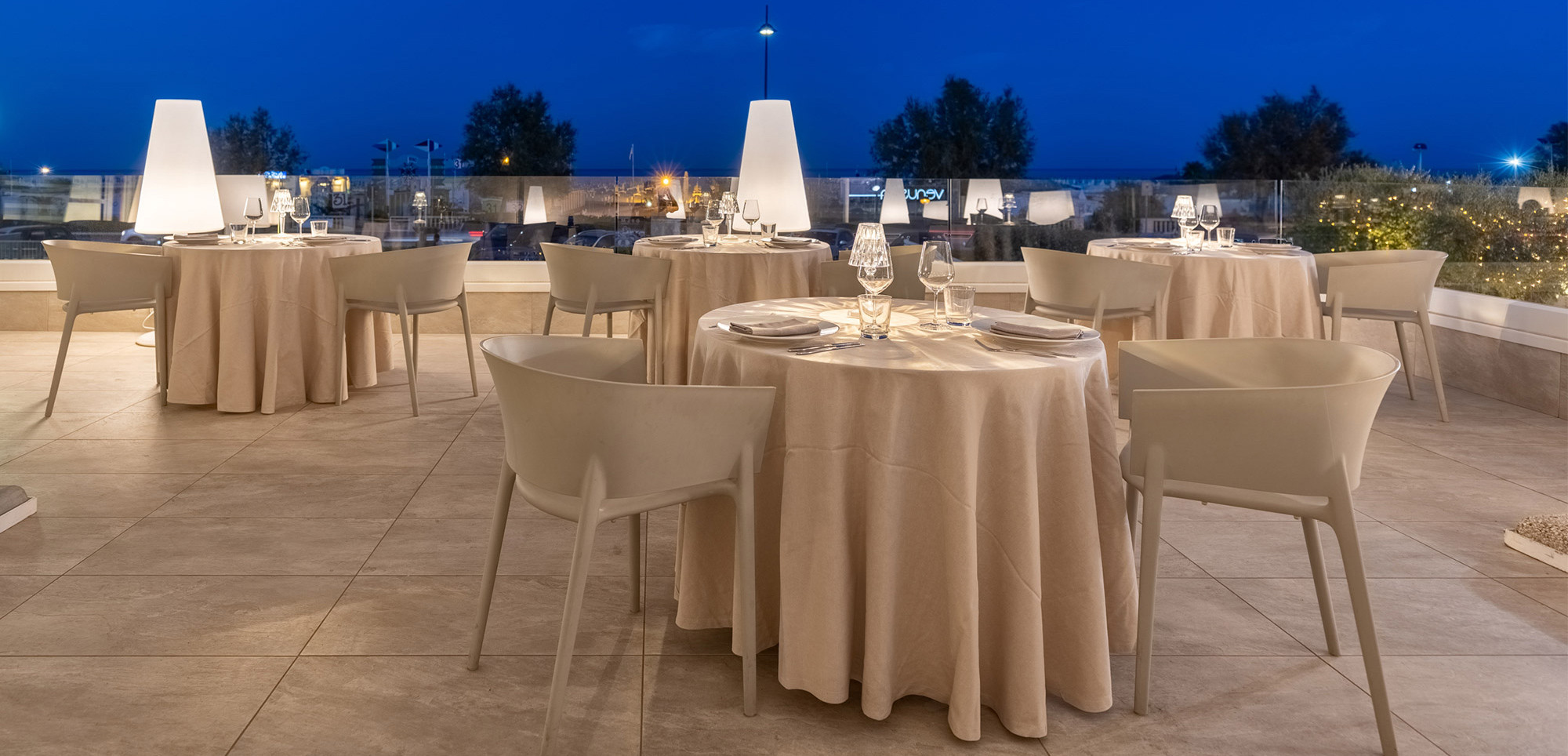 media.hotel_continental_rimini_ristorante_panoramico_vista_mare_2000x964